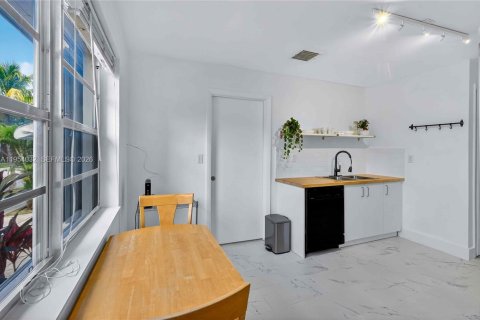 Villa ou maison à vendre à Miami, Floride: 5 chambres, 180.79 m2 № 2011135 - photo 10