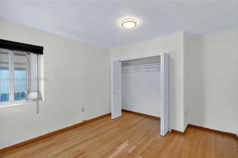 Villa ou maison à vendre à Miami, Floride: 5 chambres, 180.79 m2 № 2011135 - photo 29