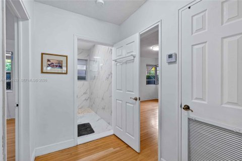 Villa ou maison à vendre à Miami, Floride: 5 chambres, 180.79 m2 № 2011135 - photo 22