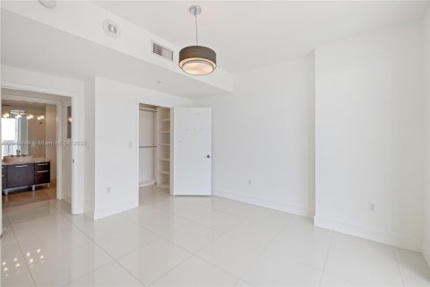 Снять в аренду кондоминиум в Майами, Флорида 1 спальня, 74.88м2, № 1858621 - фото 13