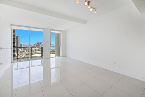 Снять в аренду кондоминиум в Майами, Флорида 1 спальня, 74.88м2, № 1858621 - фото 4