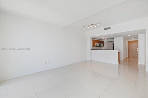 Снять в аренду кондоминиум в Майами, Флорида 1 спальня, 74.88м2, № 1858621 - фото 5