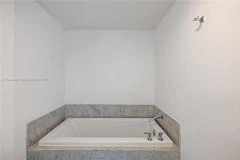 Снять в аренду кондоминиум в Майами, Флорида 1 спальня, 74.88м2, № 1858621 - фото 14