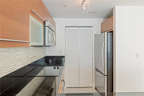 Снять в аренду кондоминиум в Майами, Флорида 1 спальня, 74.88м2, № 1858621 - фото 9