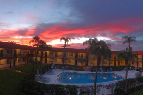 Condominio en venta en Treasure Island, Florida, 2 dormitorios, 97.08 m2 № 2156094 - foto 7