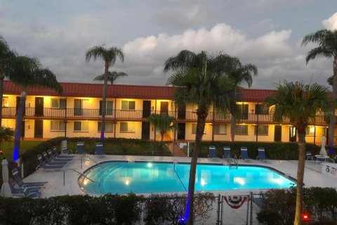 Condominio en venta en Treasure Island, Florida, 2 dormitorios, 97.08 m2 № 2156094 - foto 3