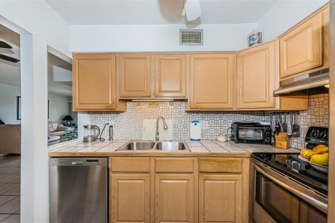 Condominio en venta en Treasure Island, Florida, 2 dormitorios, 97.08 m2 № 2156094 - foto 17