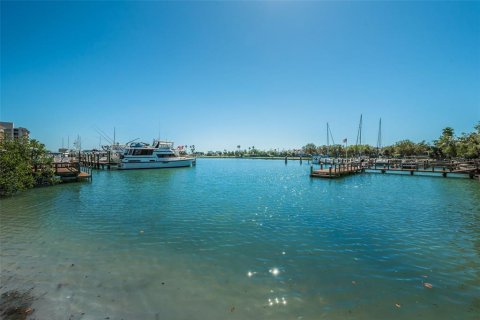 Condominio en venta en Treasure Island, Florida, 2 dormitorios, 97.08 m2 № 2156094 - foto 4