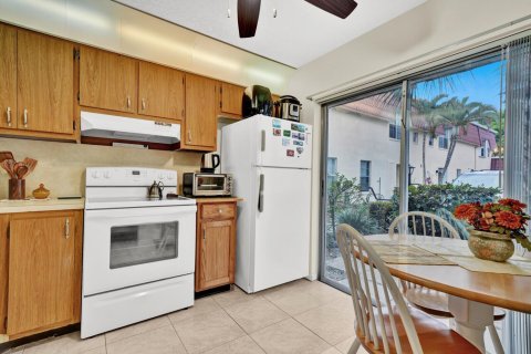 Condo in Lake Worth, Florida, 2 bedrooms № 2250502 - photo 26