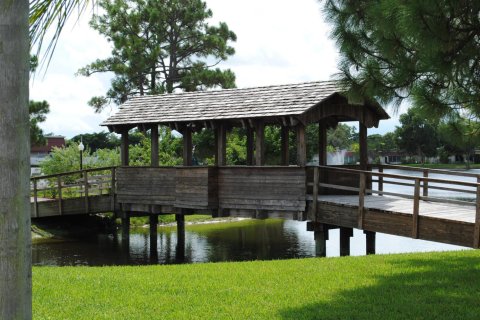 Condo in Lake Worth, Florida, 2 bedrooms № 2250502 - photo 12