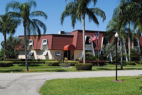 Condo in Lake Worth, Florida, 2 bedrooms № 2250502 - photo 18