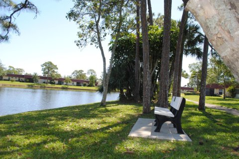 Condo in Lake Worth, Florida, 2 bedrooms № 2250502 - photo 17