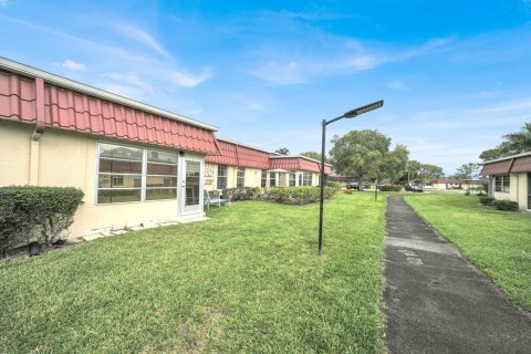 Condo in Lake Worth, Florida, 2 bedrooms № 2250502 - photo 19