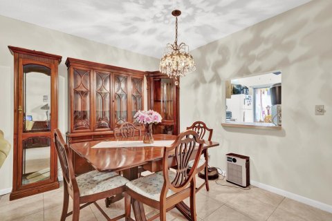 Condo in Lake Worth, Florida, 2 bedrooms № 2250502 - photo 27