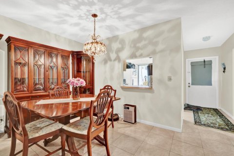 Condo in Lake Worth, Florida, 2 bedrooms № 2250502 - photo 28