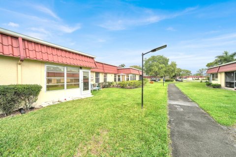 Condo in Lake Worth, Florida, 2 bedrooms № 2250502 - photo 21