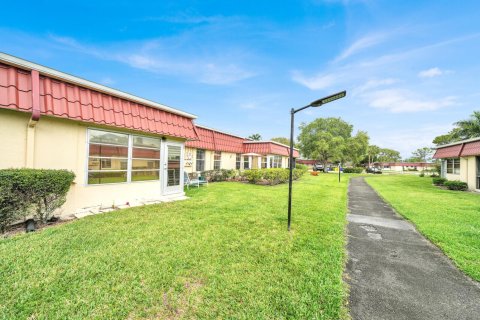 Condo in Lake Worth, Florida, 2 bedrooms № 2250502 - photo 20