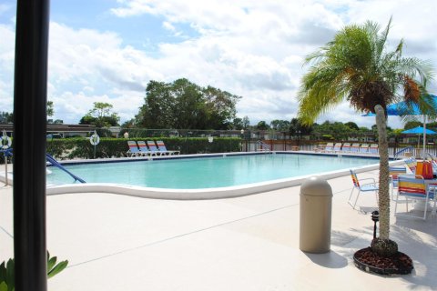 Condo in Lake Worth, Florida, 2 bedrooms № 2250502 - photo 8