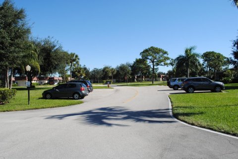 Condo in Lake Worth, Florida, 2 bedrooms № 2250502 - photo 3