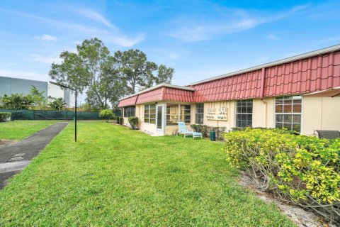 Condo in Lake Worth, Florida, 2 bedrooms № 2250502 - photo 22