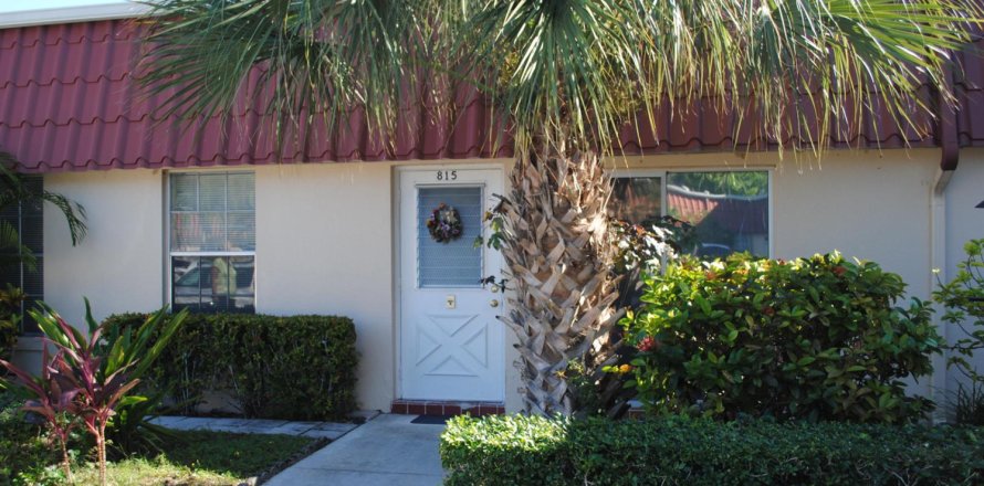 Condo in Lake Worth, Florida, 2 bedrooms № 2250502