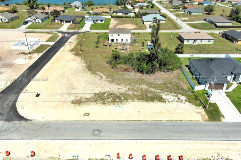 Terreno en venta en Cape Coral, Florida № 1707221 - foto 9
