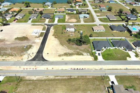 Terreno en venta en Cape Coral, Florida № 1707221 - foto 17