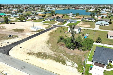 Terreno en venta en Cape Coral, Florida № 1707221 - foto 1