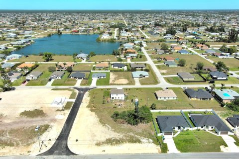 Terreno en venta en Cape Coral, Florida № 1707221 - foto 18