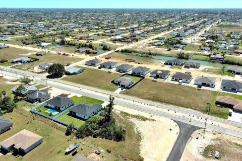 Terreno en venta en Cape Coral, Florida № 1707221 - foto 24