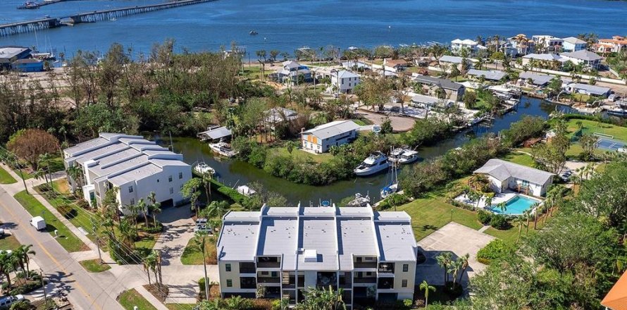 Condo à Cortez, Floride, 2 chambres № 2284713