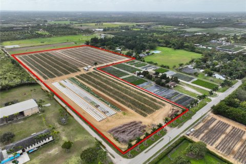 Купить коммерческую недвижимость в Майами, Флорида № 1984989 - фото 3