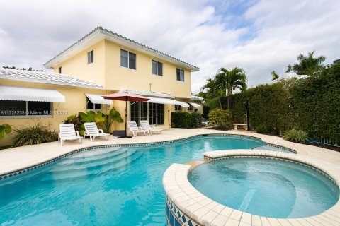 Villa ou maison à louer à Hollywood, Floride: 6 chambres, 232.26 m2 № 1863937 - photo 4