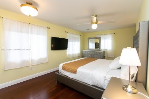 Villa ou maison à louer à Hollywood, Floride: 6 chambres, 232.26 m2 № 1863937 - photo 21