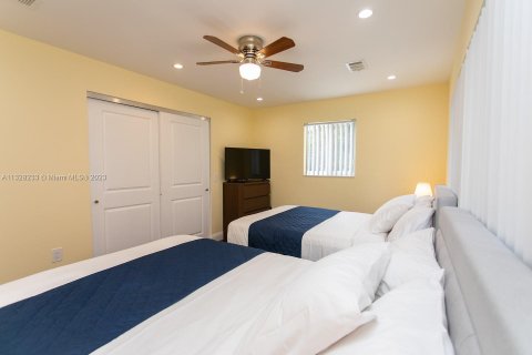 Villa ou maison à louer à Hollywood, Floride: 6 chambres, 232.26 m2 № 1863937 - photo 27