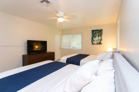 Villa ou maison à louer à Hollywood, Floride: 6 chambres, 232.26 m2 № 1863937 - photo 13