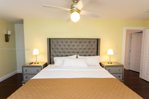 Villa ou maison à louer à Hollywood, Floride: 6 chambres, 232.26 m2 № 1863937 - photo 23