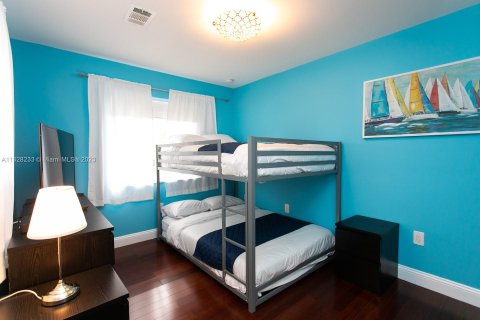 Villa ou maison à louer à Hollywood, Floride: 6 chambres, 232.26 m2 № 1863937 - photo 24