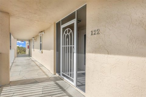Copropriété à vendre à Punta Gorda, Floride: 2 chambres, 142.14 m2 № 2415109 - photo 8