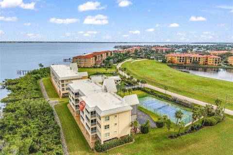 Copropriété à vendre à Punta Gorda, Floride: 2 chambres, 142.14 m2 № 2415109 - photo 3