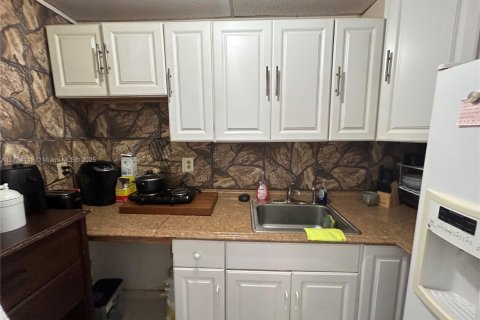 Touwnhouse à vendre à Miami, Floride: 3 chambres, 125.14 m2 № 1985314 - photo 10