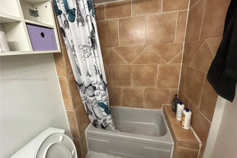 Touwnhouse à vendre à Miami, Floride: 3 chambres, 125.14 m2 № 1985314 - photo 22