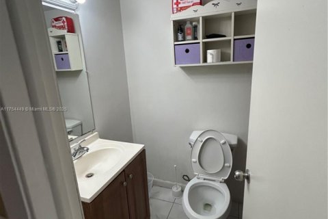 Touwnhouse à vendre à Miami, Floride: 3 chambres, 125.14 m2 № 1985314 - photo 20