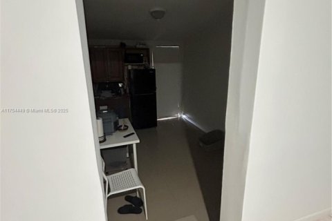 Touwnhouse à vendre à Miami, Floride: 3 chambres, 125.14 m2 № 1985314 - photo 14