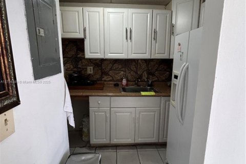 Touwnhouse à vendre à Miami, Floride: 3 chambres, 125.14 m2 № 1985314 - photo 6