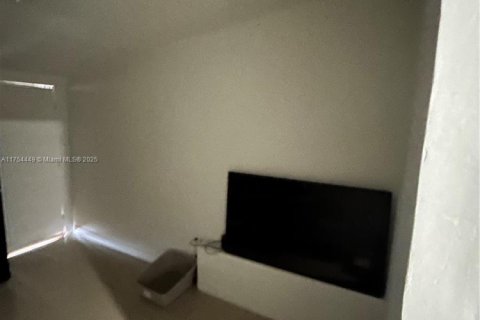 Touwnhouse à vendre à Miami, Floride: 3 chambres, 125.14 m2 № 1985314 - photo 16