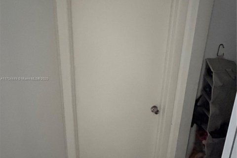 Touwnhouse à vendre à Miami, Floride: 3 chambres, 125.14 m2 № 1985314 - photo 18