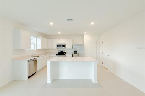 Casa en alquiler en Kissimmee, Florida, 4 dormitorios, 243.96 m2 № 1912313 - foto 11