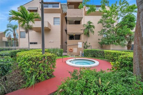 Снять в аренду кондоминиум в Майами, Флорида 2 спальни, 86.4м2, № 1996738 - фото 12