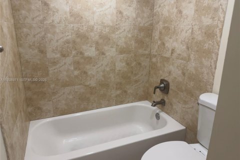 Снять в аренду кондоминиум в Майами, Флорида 2 спальни, 86.4м2, № 1996738 - фото 8